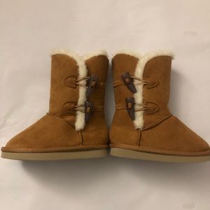 Tan Toddler Boots with Toggles. Size 5. Like new.